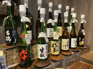 1Fロビーの無料ドリンクコーナーに「日本酒コーナー」が登場！